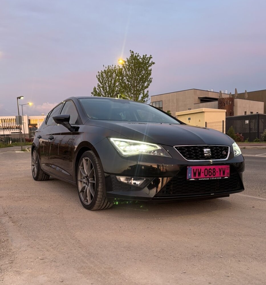 Seat Leon FR noire importée par AT Import Auto