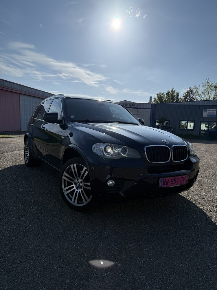 BMW X5 noire importée par AT Import Auto